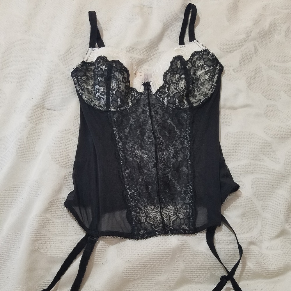 NWT CORSET GARTER